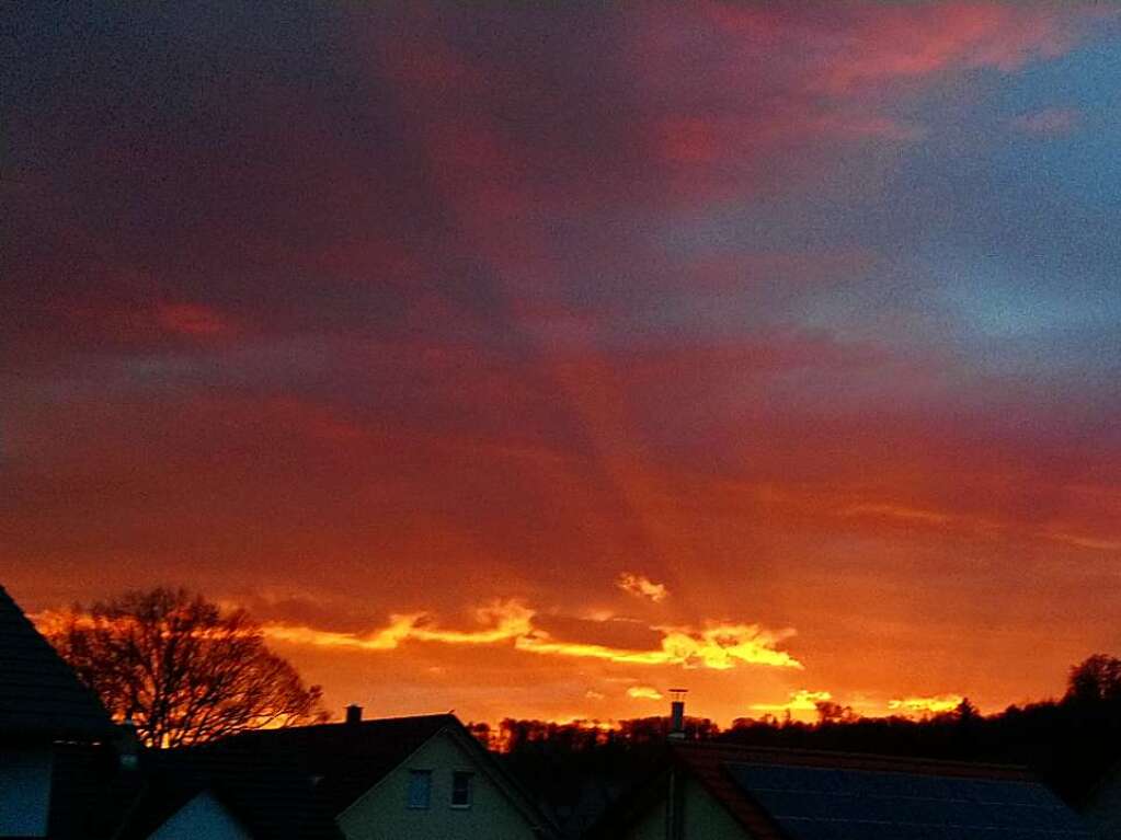 Auch in Kenzingen begann der zweite Weihnachtstag mit einem wunderschnen Sonnenaufgang.