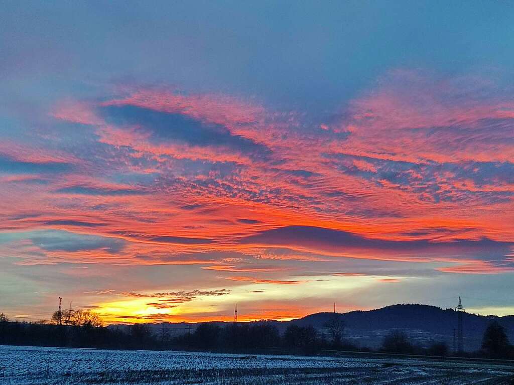 Roter Himmel ber dem Kaiserstuhl aus Nimburg fotografiert