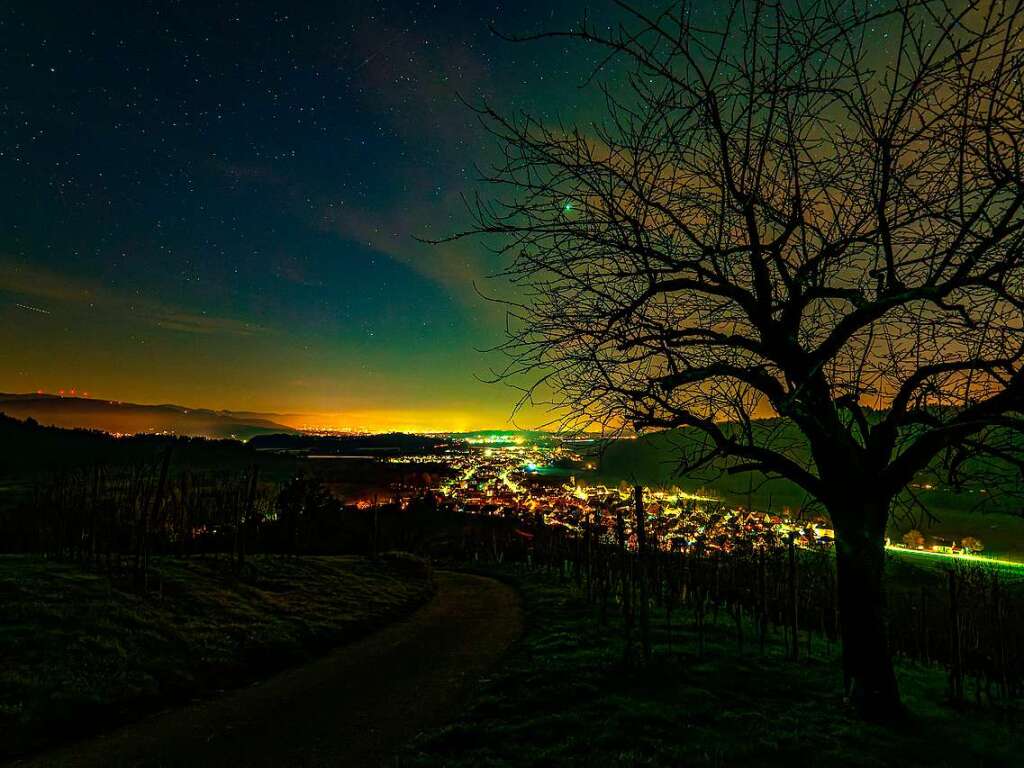 Die nchtliche Skyline von Sexau mit Blick Richtung Freiburg