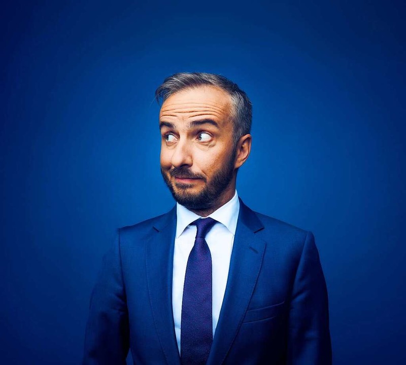 Jan Bhmermann ist am Samstag mit dem ... Intergalactic Tour in der Sick-Arena.  | Foto: Jens Koch (dpa)