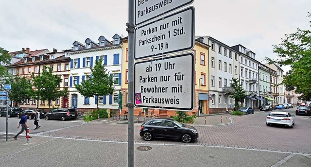 Das Anwohnerparken in Freiburg soll na...m Willen der Grnen ausgedehnt werden.  | Foto: Michael Bamberger