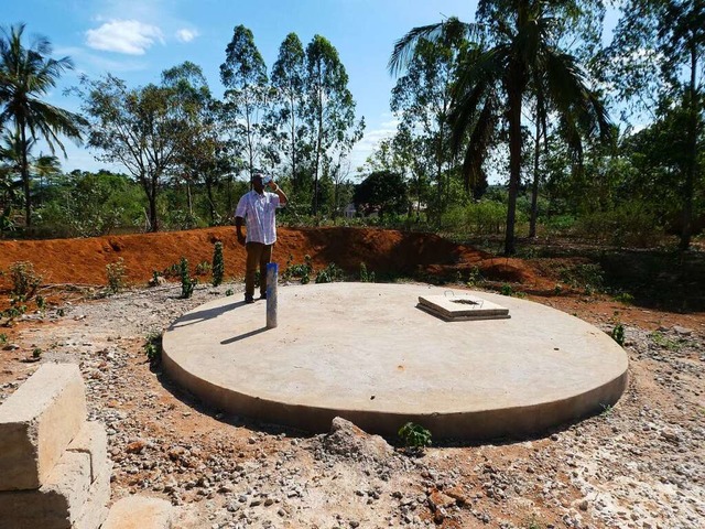 Der Bau von Zisternen ist in Hale/Tansania berlebenswichtig.  | Foto: Josef Vogt