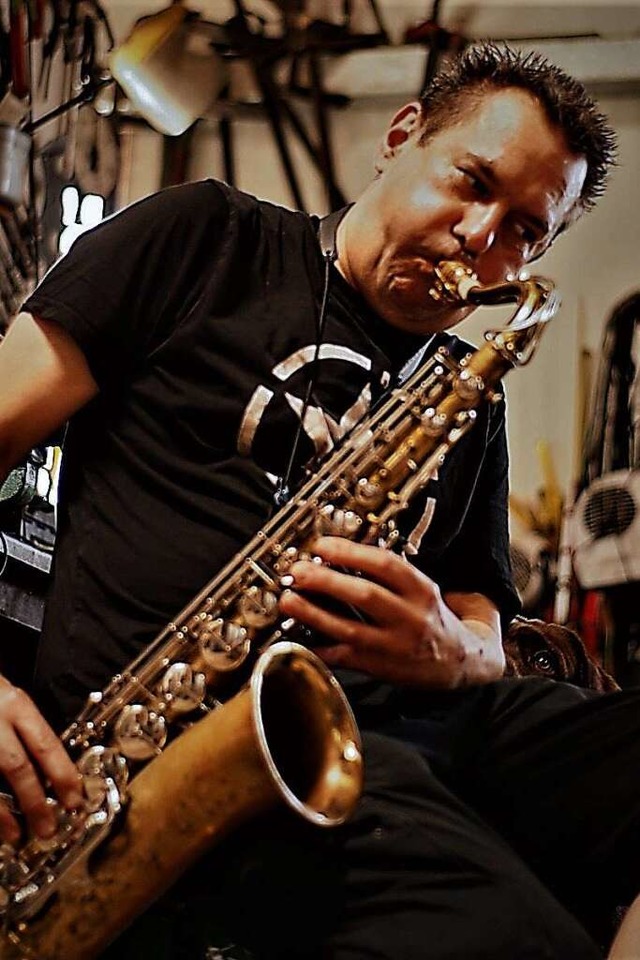 ber das Saxophon kam Dppert in die Welt der Musik.  | Foto: privat