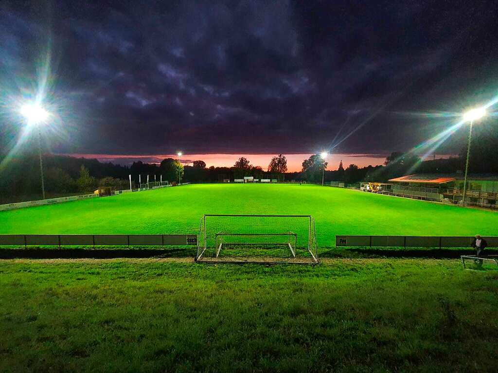 Der SV Schmieheim hat eine neue Flutlichtanlage bekommen.