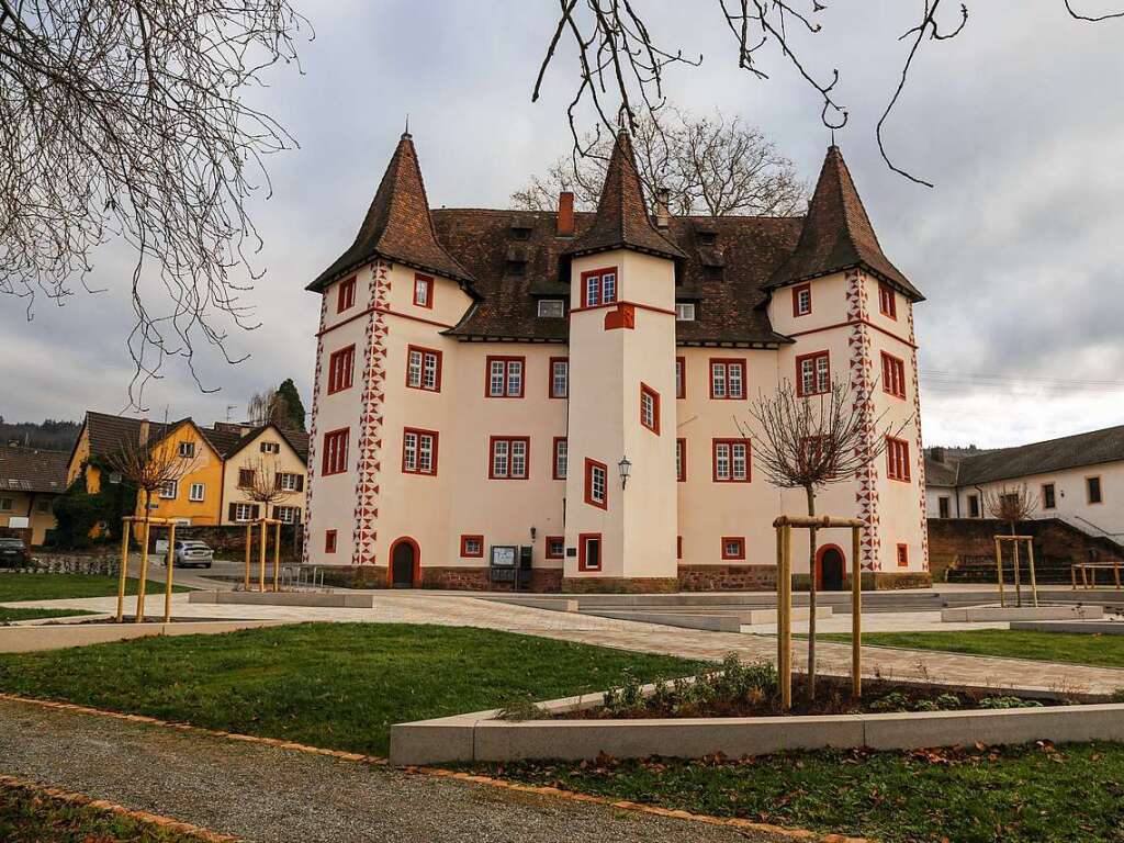 Blick auf das Schmieheimer Schloss mit seinem neuen Vorplatz