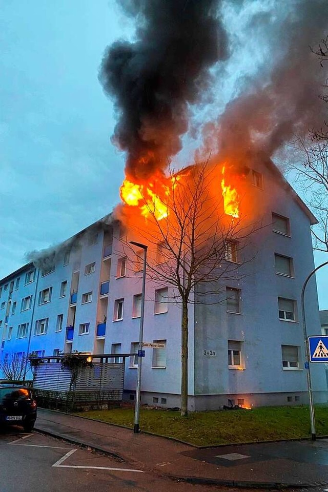 Vollbrand: So stellte sich die Situati...r Feuerwehr Offenburg am Brandort dar.  | Foto: Feuerwehr Offenburg