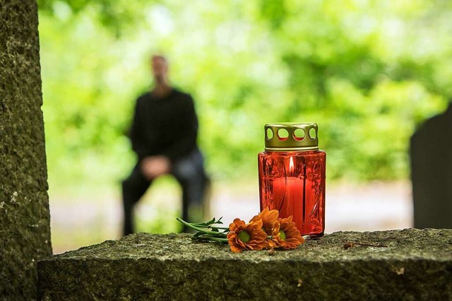 Verstirbt der Ex-Partner, kann man die...1; dazu muss man einen Antrag stellen.  | Foto: Christin Klose (dpa)