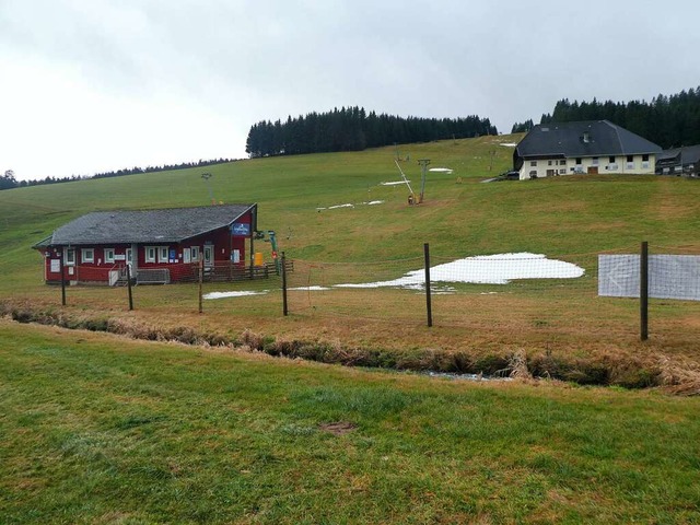 Der Waldauer Schneeberg  war schon ein...liche Reste des Schnee   von Dezember.  | Foto: Peter Stellmach