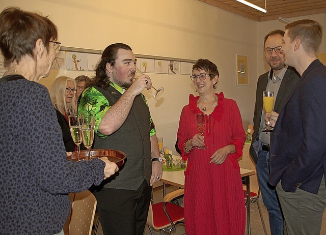 Eveline Klein (Mitte) freut sich: Der ...hts der Kreisvorsitzende Sven Widlarz.  | Foto: Petra Wunderle