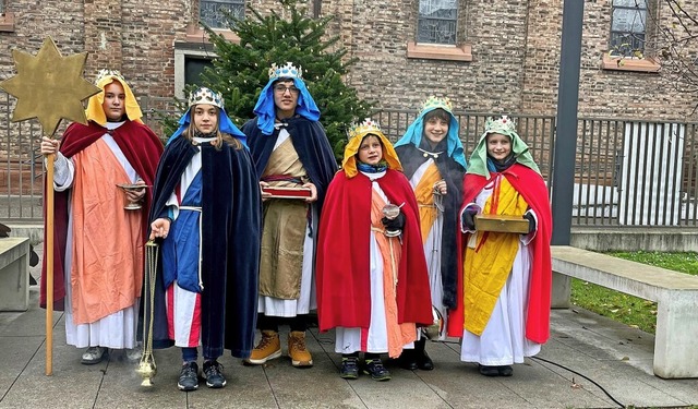 Von der Bonifatiuskirche wurden die St...ickt &#8211; hier ein Teil der Gruppe.  | Foto: Barbara Ruda