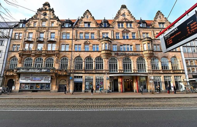 Mehr als 5000 Menschen untersttzen be...r den Erhalt des Friedrichsbau-Kinos.  | Foto: Thomas Kunz