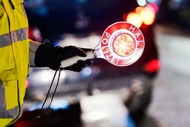 Bei einer Kontrolle am Samstagabend ha...n Autofahrer angetroffen (Symbolbild).  | Foto: Uwe Anspach (dpa)