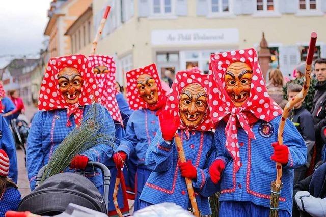 Fotos: Beim berregionalen Treffen ziehen die Narren durch Ettenheim