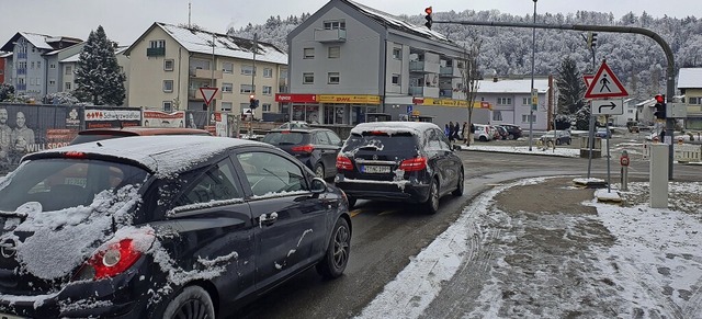 In  Waldshut gibt es Rckstaus an der ...t   mit bestehenden Ampeln abgestimmt.  | Foto:  Juliane Schlichter