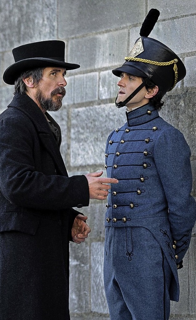 Christian Bale (li) und Harry Melling  | Foto: SCOTT GARFIELD/NETFLIX