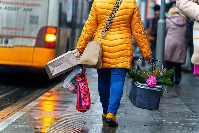 Das Weihnachtsgeschft lief in Emmendingen besser als erwartet.  | Foto: Andreas Arnold (dpa)