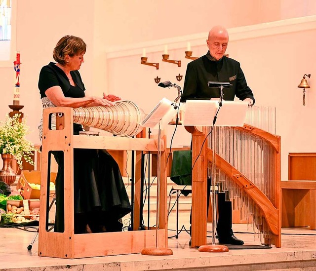 Das Wiener Glasharmonika-Duo Christa und Gerald Schnfeldinger  | Foto: Waldkircher Orgelstiftung