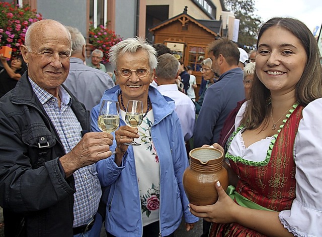 Beim  Weinfest in Btzingen fanden sic...d Helfer, um die Gste zu bewirten      | Foto: Horst David