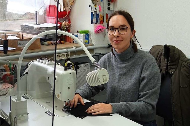 Die 21-jhrige Textil- und Modeschneid...desbeste Auszubildende in ihrem Beruf.  | Foto: Katrin Wien