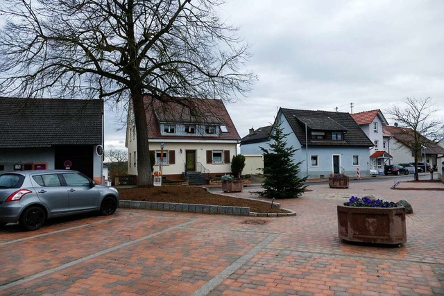 Im Zuge der Rheinstraen-Sanierung wurde auch der Hirschenplatz neugestaltet.  | Foto: Susanne Ehmann