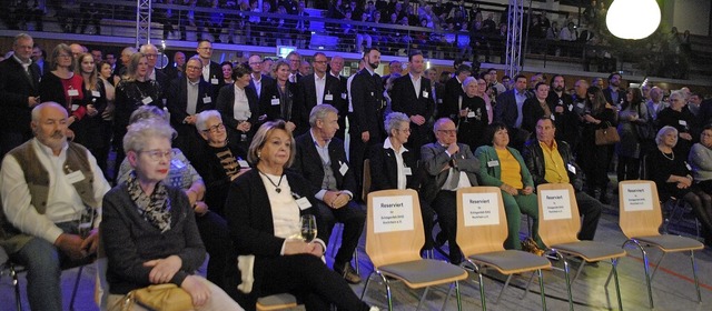 Zahlreich sind die Gste zum ersten Ne...in die Tiengener Stadthalle gekommen.   | Foto: Schlichter, Juliane