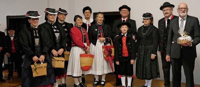 Vertreter von Trachtenvereinen  aus Bo...berbrachten Neujahrsgre in Freiburg.  | Foto: Regierungsprsidium