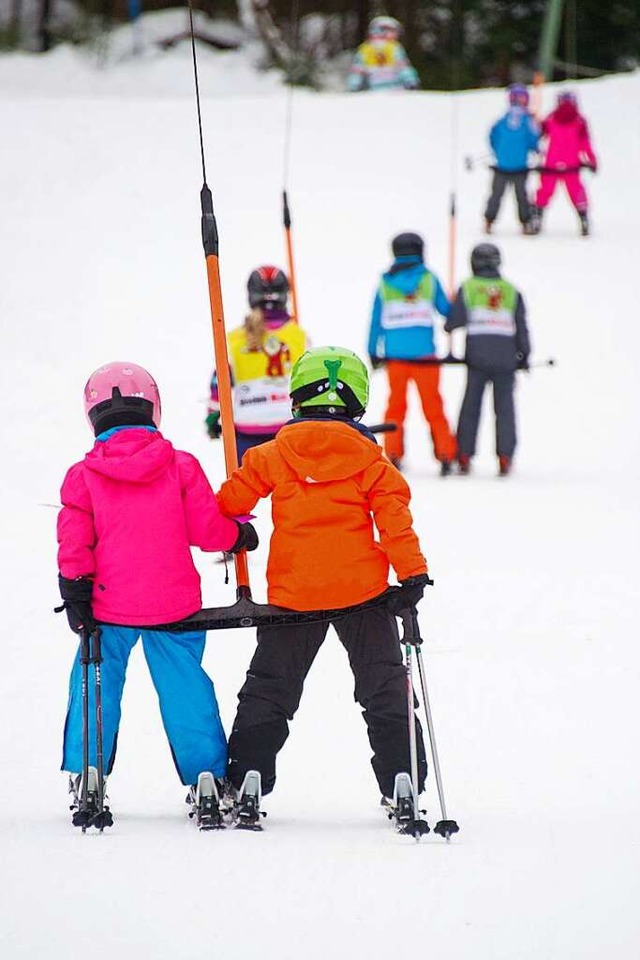 Auf Schnee wartet der Skiklub Emmendingen, um seine Kurse anbieten zu knnen.  | Foto: Tobias Hase (dpa)