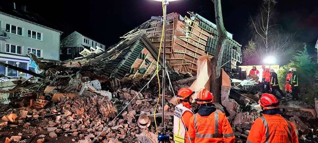 Szenen wir nach einem Erdbeben: das zerstrte Wohnhaus in Bochum-Linden.  | Foto: Markus Gayk (dpa)