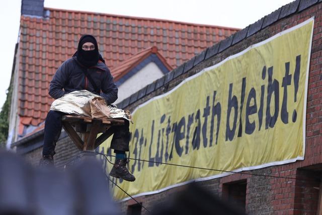 Polizeikräfte räumen Lützerath - Kohlegegner leisten Widerstand