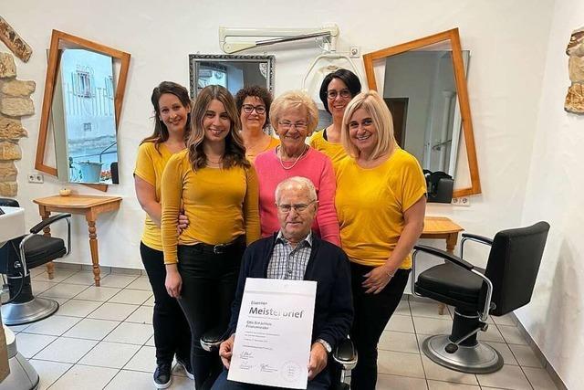 Mit 83 Jahren ist Otto Schächtele noch täglich im Friseur-Salon