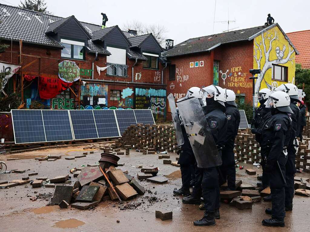 Die Polizei rumt den von Klimaaktivisten besetzen Ort Ltzerath.