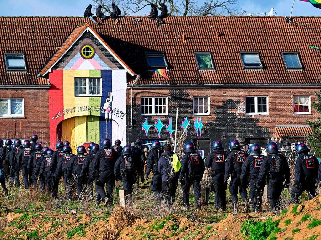 Die Polizei rumt den von Klimaaktivisten besetzen Ort Ltzerath.