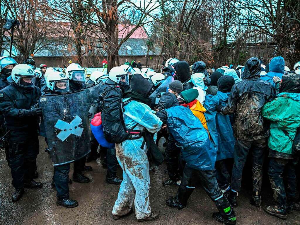 Am Mittwoch hat die Polizei begonnen, die Ortschaft Ltzerath zu rumen.