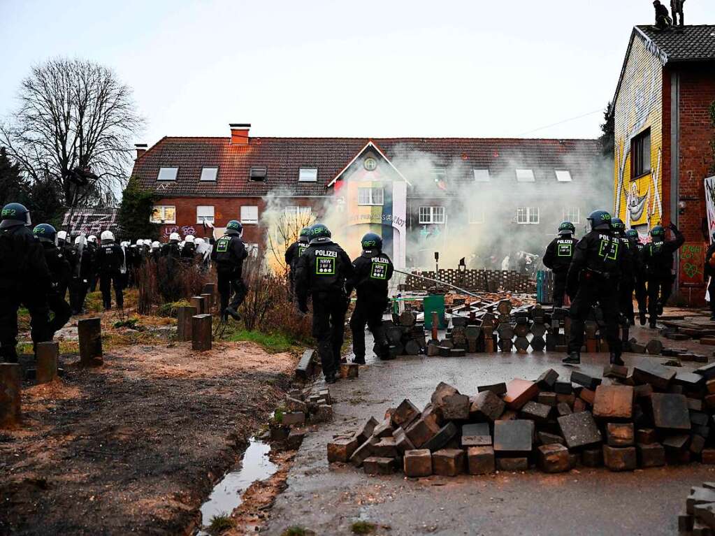 Die Polizei rumt den von Klimaaktivisten besetzen Ort Ltzerath.