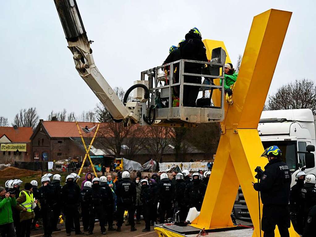 Die Polizei rumt den von Klimaaktivisten besetzen Ort Ltzerath.