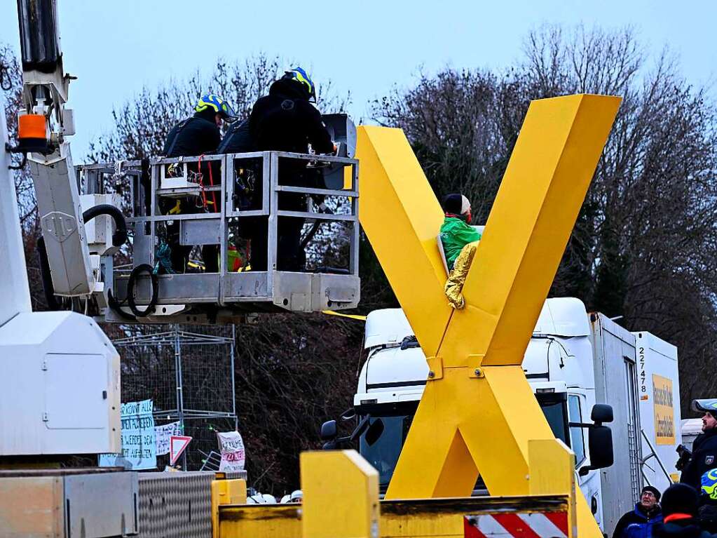 Die Polizei rumt den von Klimaaktivisten besetzen Ort Ltzerath.