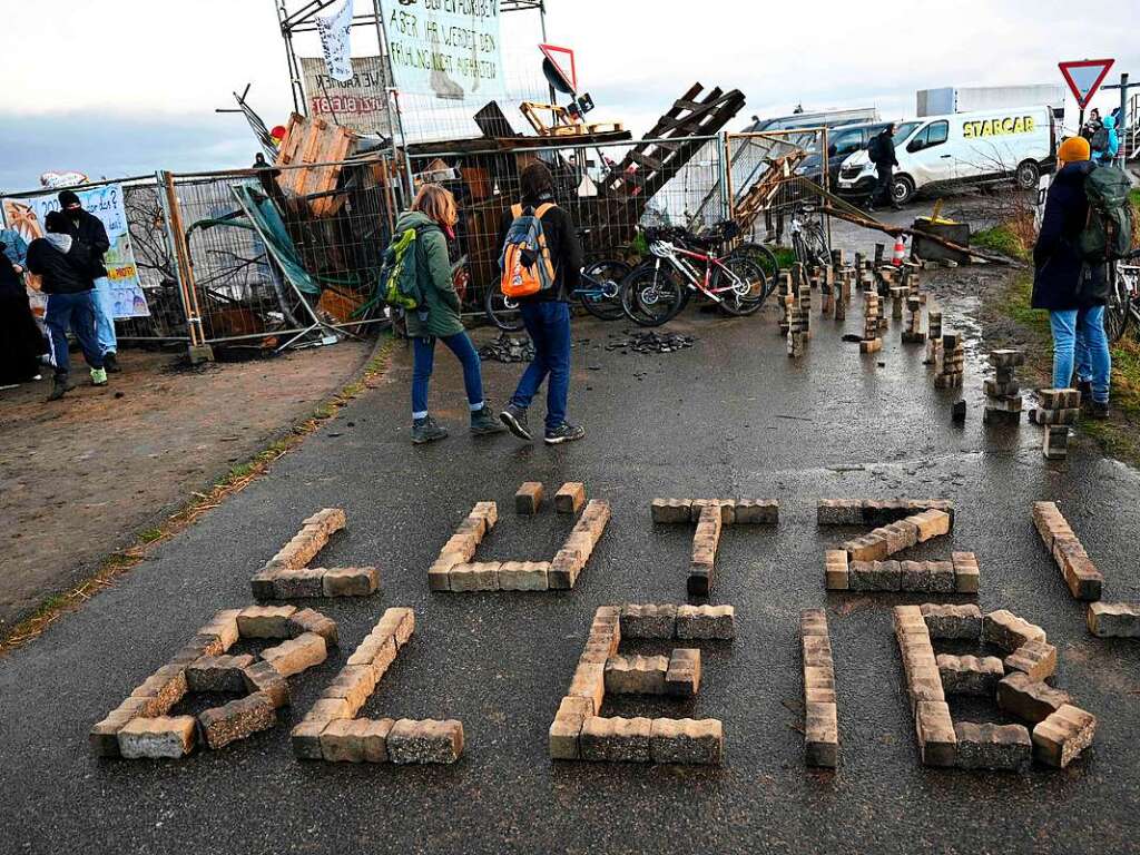 Die Polizei rumt den von Klimaaktivisten besetzen Ort Ltzerath.