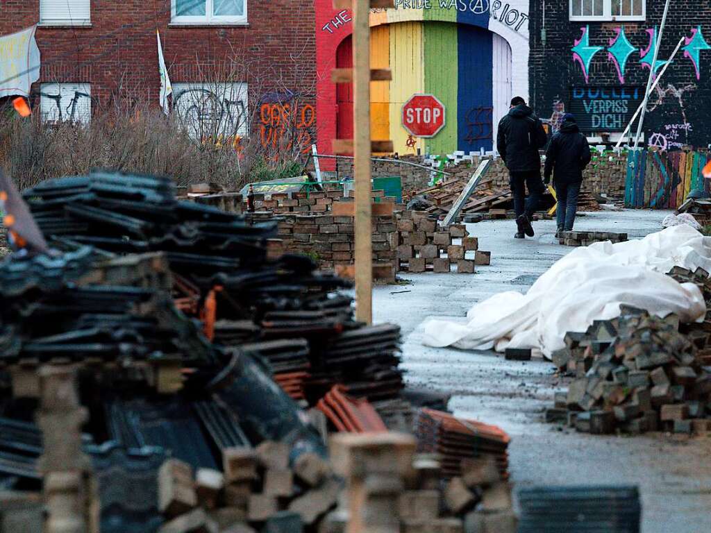 Barrikaden sollen das Dorf Ltzerath vor der bevorstehenden Rumung schtzen.