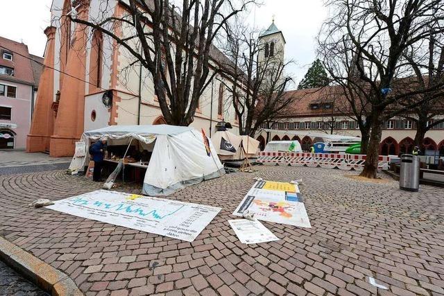 Das Klimacamp steht wieder auf dem Freiburger Rathausplatz