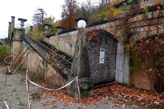 Der Sanagarten-Zugang  vor der Sperrun... von der historischen Anlage ausgeht.   | Foto: Susanne Filz