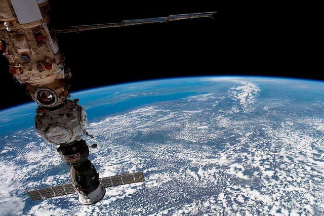 Eine Sojus-Kapsel der Internationalen Raumstation (ISS) whrend ihres Fluges.  | Foto: Sergei Korsakov (dpa)