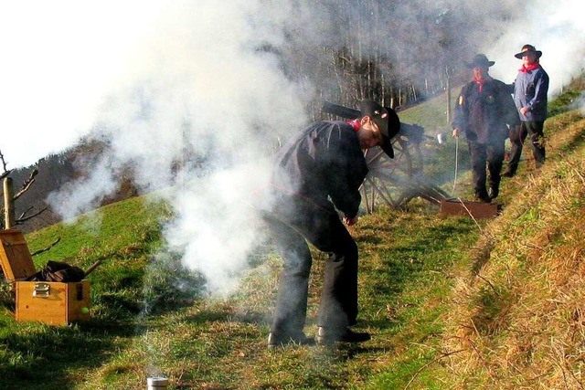 &#8222;Alles nur Wasserdampf&#8220;, s... Einsatz ihrer Hand- und Schaftbller.  | Foto: Manfred Lange