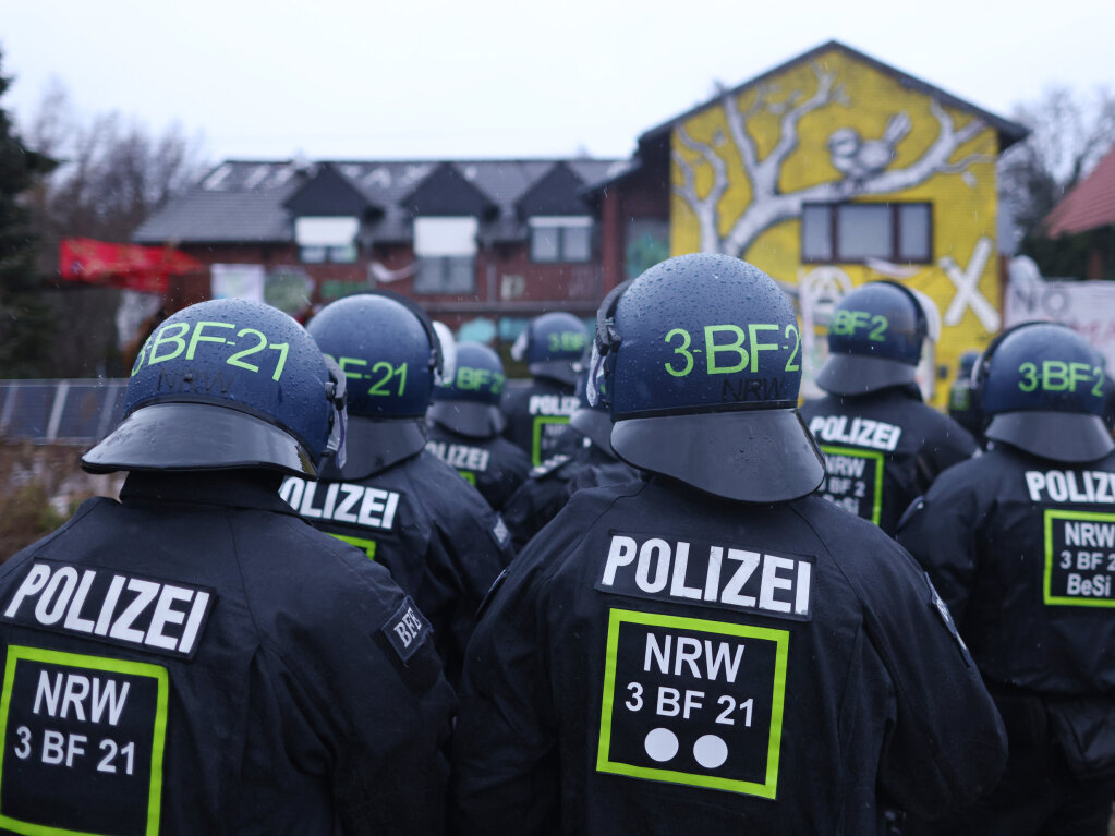 Am Donnerstag setzt die Polizei die Rumung des Ortes Ltzerath fort.