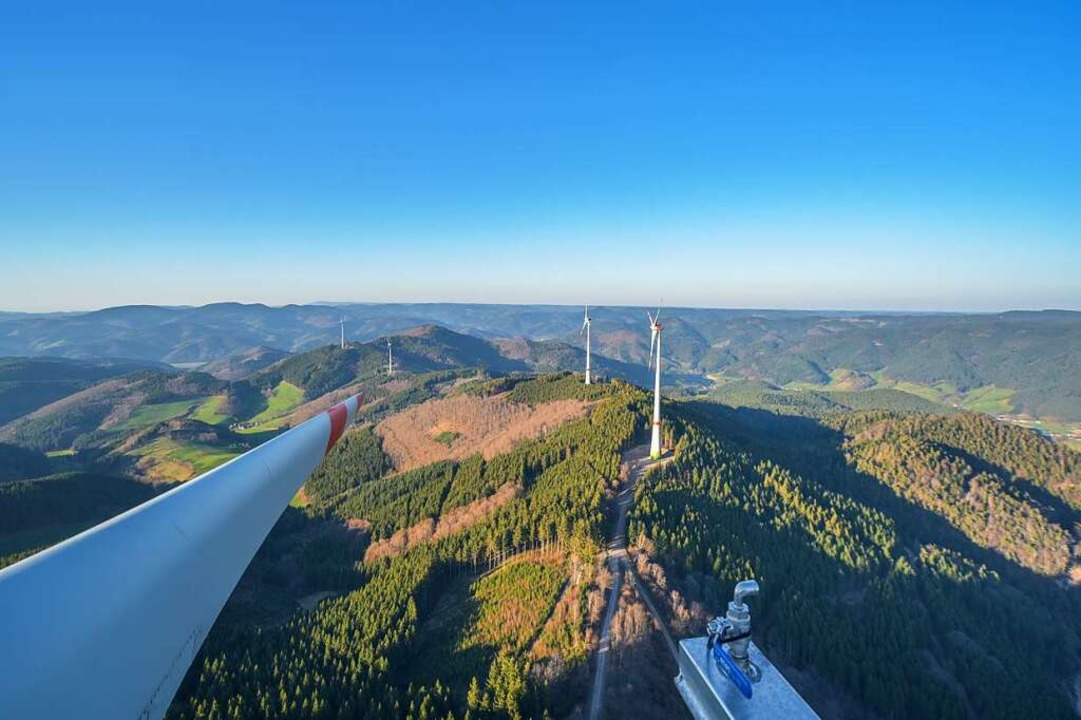 Blick über den Höhenrücken zwischen El...und II, bestehend aus je drei Anlagen.  | Foto: Windkraft Schonach