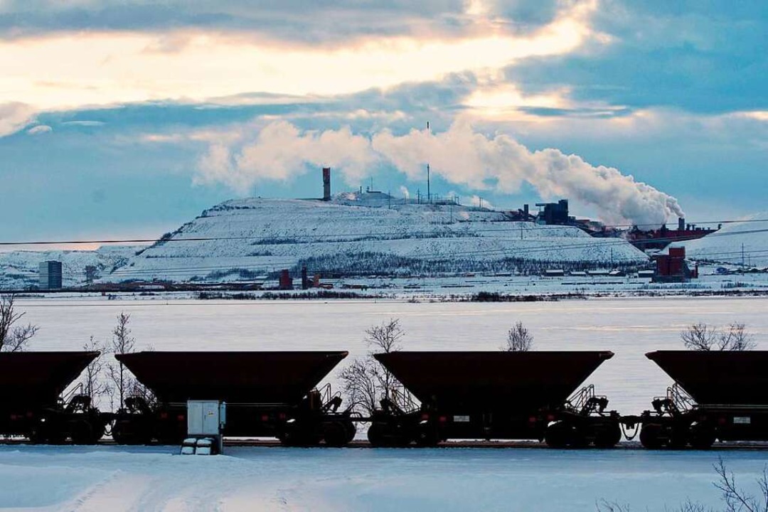 Außenansicht des weltgrößten unterirdi...nerzbergwerks Kiirunavaara in Schweden  | Foto: JONATHAN NACKSTRAND (AFP)