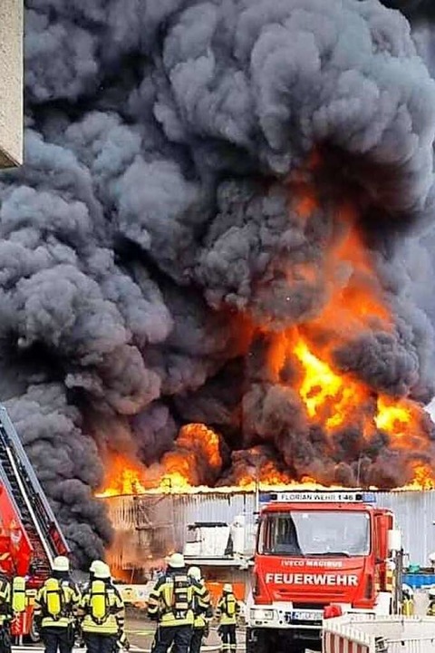 So gewaltig war das Feuer am 30. Dezember 2022.  | Foto: Feuerwehr Wehr