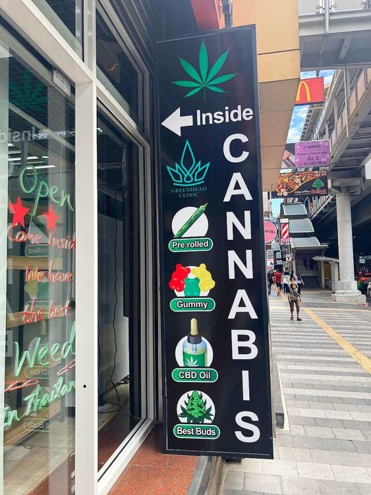 Ein Cannabis-Shop in Silom.  | Foto: Carola Frentzen (dpa)
