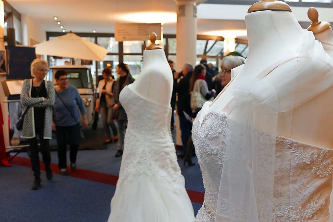 Hochzeitsmoden fr sie und ihn werden auf drei Modenschauen prsentiert.  | Foto: Frank Schoch