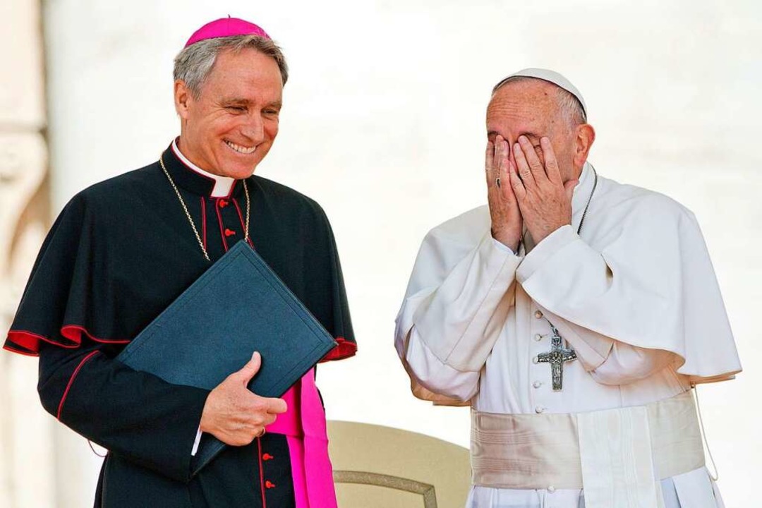 Gänswein und Papst Franziskus.  | Foto: Alessandra Tarantino (dpa)