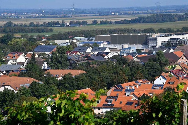 Sdlich grenzt das Schott-Firmengelnd...us der Endphase des Erweiterungsbaus).  | Foto: Volker Mnch